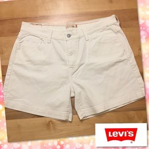 NWOT Levi’s 515 shorts.  White.  Size 14.